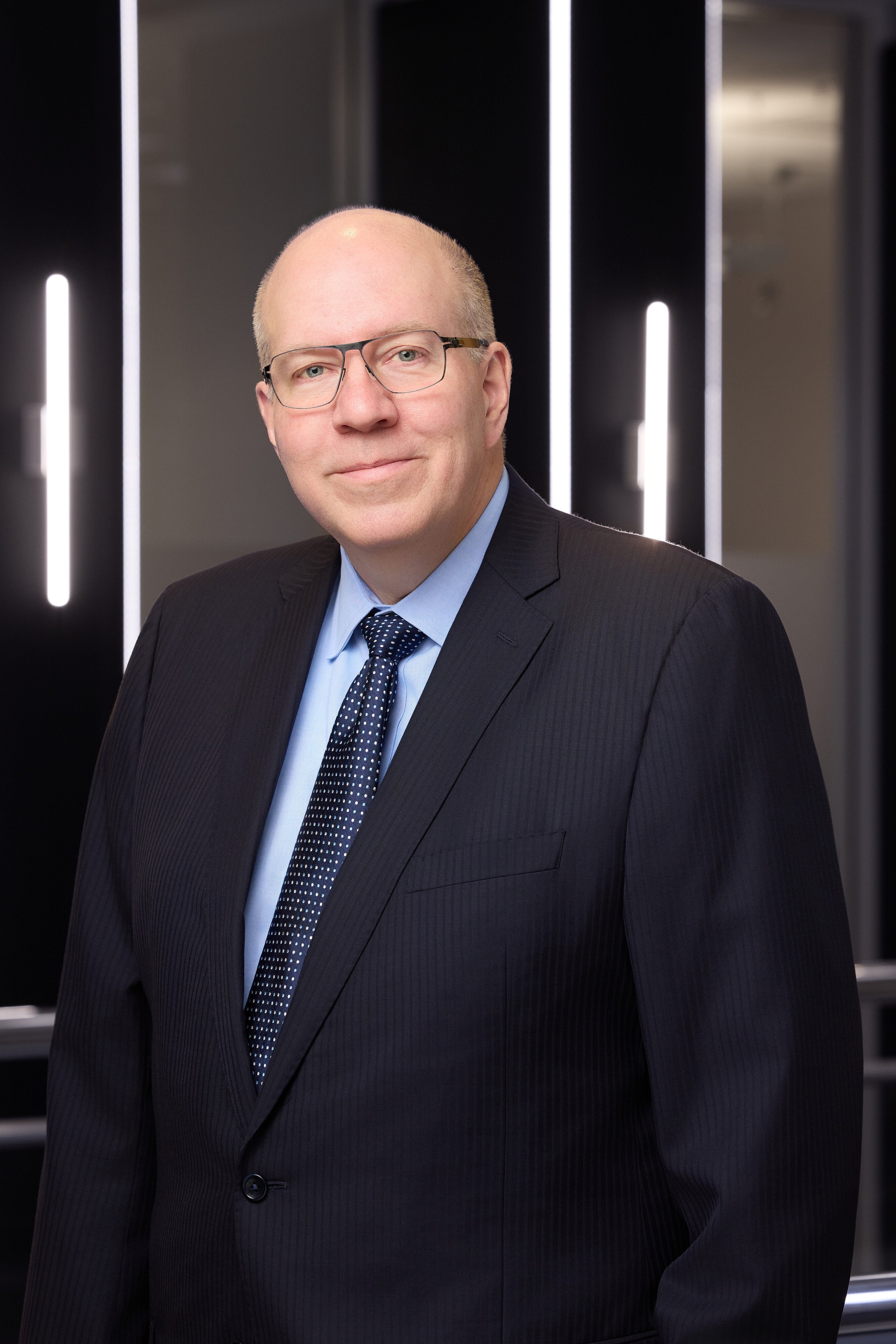 Portrait of David L. Dingwell